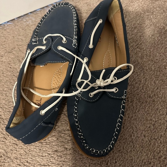 Shoes - Picture 2 of 4